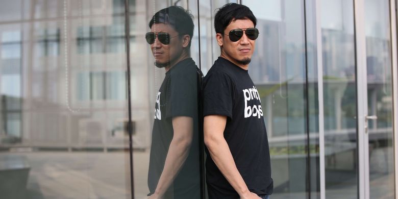 Artis Yang Mengawali Karir Sebagai Penyiar Radio