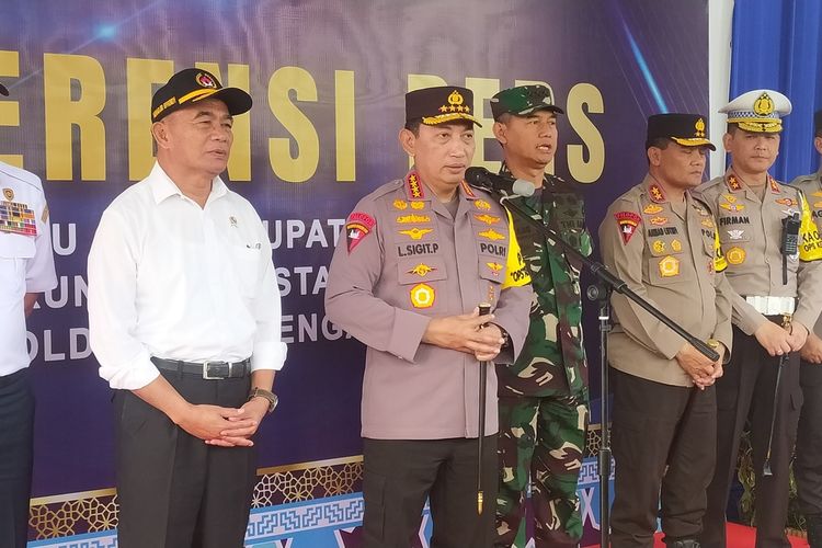 Kapolri Jenderal Listyo Sigit Prabowo saat memantau Jalan Tol Kalikangkung Semarang
