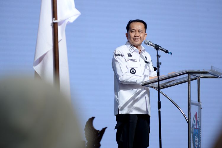 Pj Gubernur Sumatera Utara (Sumut) Agus Fatoni meluncurkan Gerakan Perlindungan Tenaga Rentan Serentak se-Sumut dan Gerakan Gotong Royong Lindungi Pekerja Rentan melalui progam Sejahterakan Pekerja Sekitar Anda (Sertakan) se-Sumut di Aula Raja Inal Siregar Jalan Diponegoro, Kota Medan, Rabu (14/8/2024).