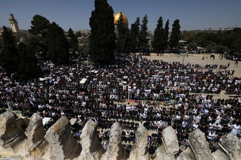 Di Kompleks Masjid Al-Aqsa, Polisi Israel Tembakkan Gas Air Mata, Batasi Jemaah Masuk...