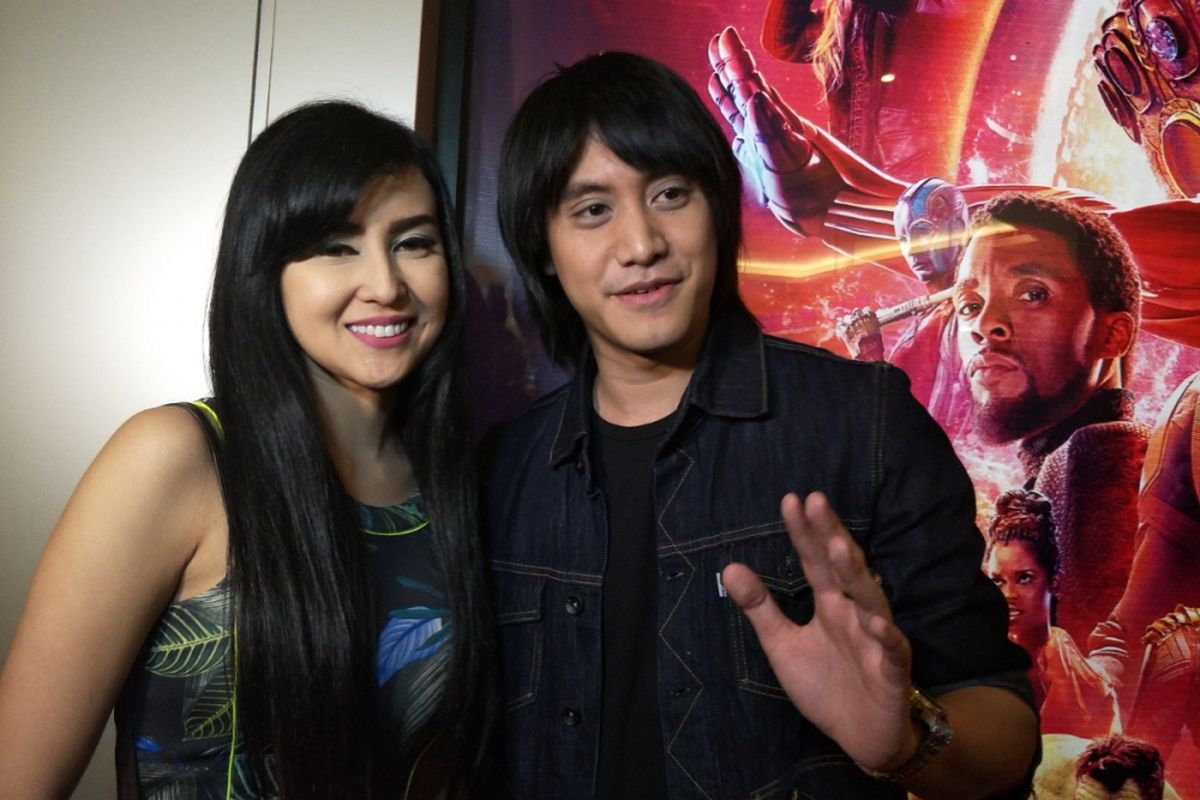 Kevin Aprilio dan kekasihnya, Vicy Melanie, diabadikan di sela screening film Avengers: Infinity War di XXI Kota Kasablanka, Jakarta Selatan, Selasa (24/4/2018) malam.