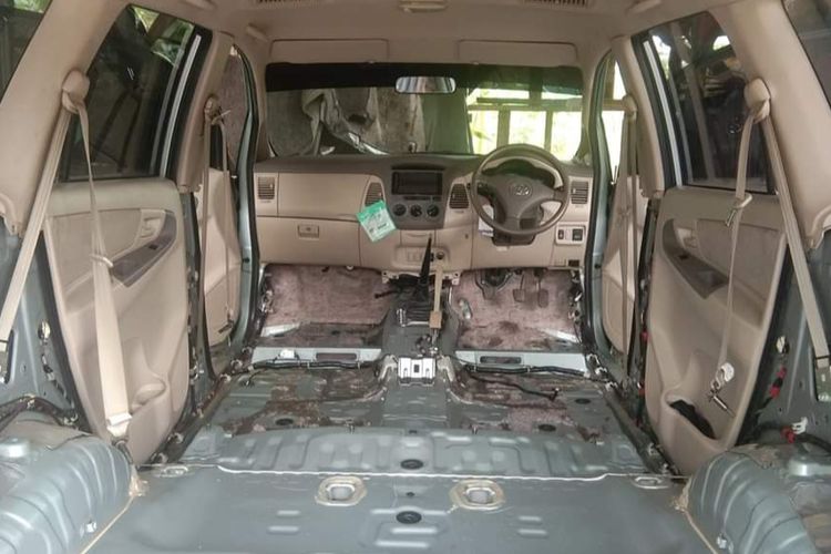 Pembersihan interior mobil