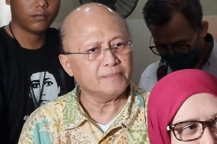 Motivator Mario Teguh dan kuasa hukumnya Elza Syarief di Bareskrim, Mabes Polri, Jakarta, Kamis (10/11/2022).