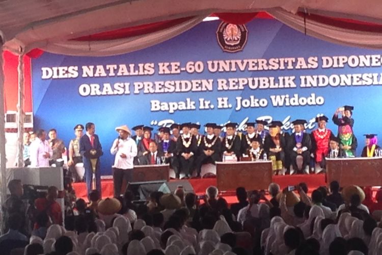 Presiden Jokowi saat memberikan orasi ilmiah di kampus Undip Tembalang, Selasa (17/10/2017)