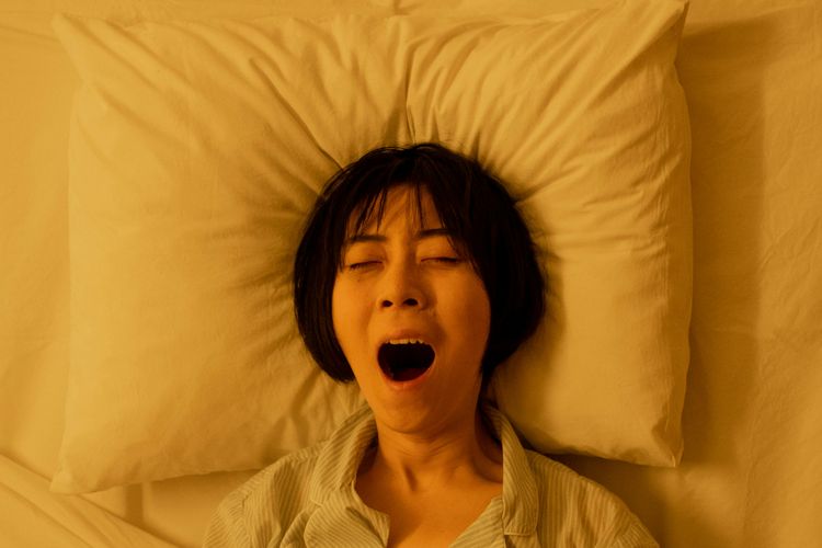 Ilustrasi kurang tidur. Kurang tidur dan minim cahaya matahari bisa melemahkan sistem imun karena sel imun ternyata bekerja lebih efektif di siang hari.