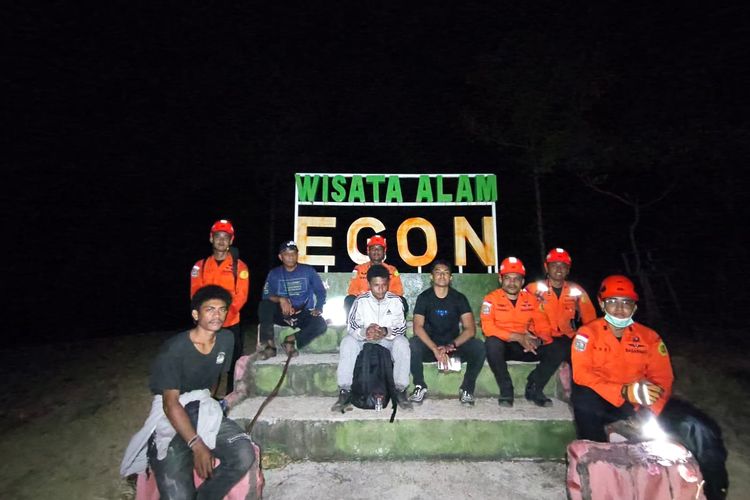 Dua Pendaki Tersesat di Gunung Egon Dievakuasi dalam Kondisi Lemas