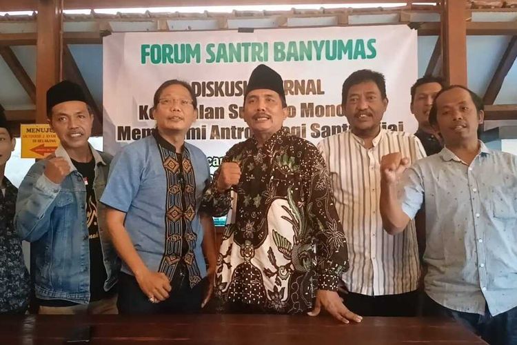 Pernyataan sikap Forum Santri Banyunaa usai diskusi dengan tema Kegagalan Suharso Monoarfa Memahami Antropologi Santri-Kiai di Banyumas, Jawa Tengah, Jumat (26/8/2022).