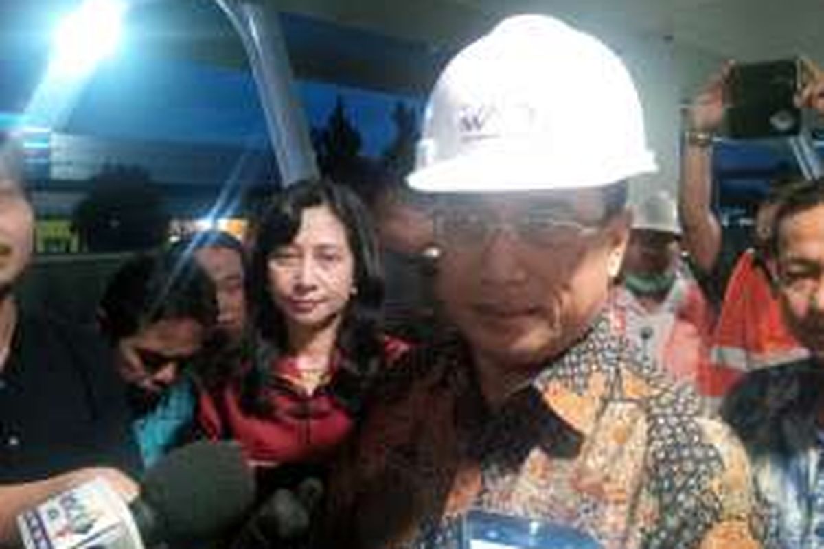 Menteri Perhubungan (Menhub) Budi Karya Sumadi, saat mengunjungi Bandara Husein Sastranegara, Bandung, Jawa Barat, (25/11)