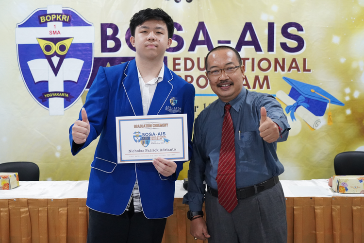 SMA Bopkri 1 Yogyakarta (Bosa) menjalin kerja sama dengan Adelaide International School, Australia dan telah melakukan wisuda bagi siswa angkatan pertama program ini.