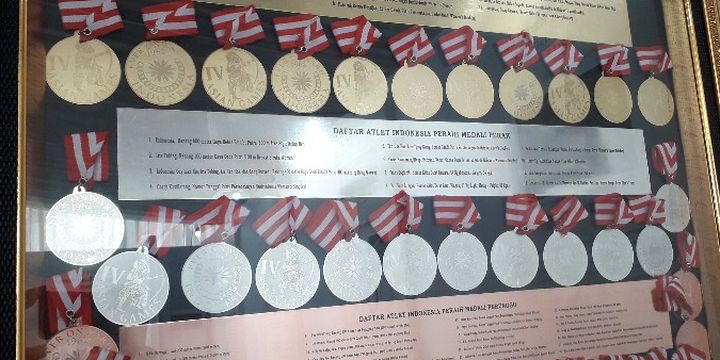 Medali-medali para atlet Indonesia dalam Asian Games 1962 yang dikumpulkan di Pameran Asian Games, Museum Sejarah Jakarta, Kota Tua, Tamnsari, Jakarta Barat. 