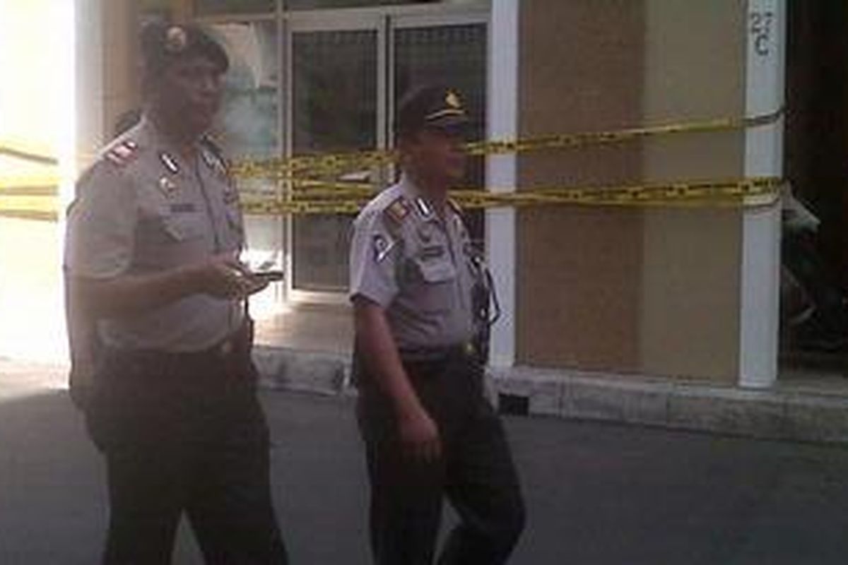 Ruko 26 D Mediterania Marina Residence, Ancol, Jakarta Utara, Kamis (14/3/2013). Di tempat ini ditemukan potongan tubuh seorang pria di dalam kardus.