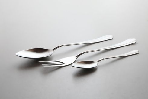 2 Cara Bersihkan Peralatan Makan dari Perak Stainless Steel