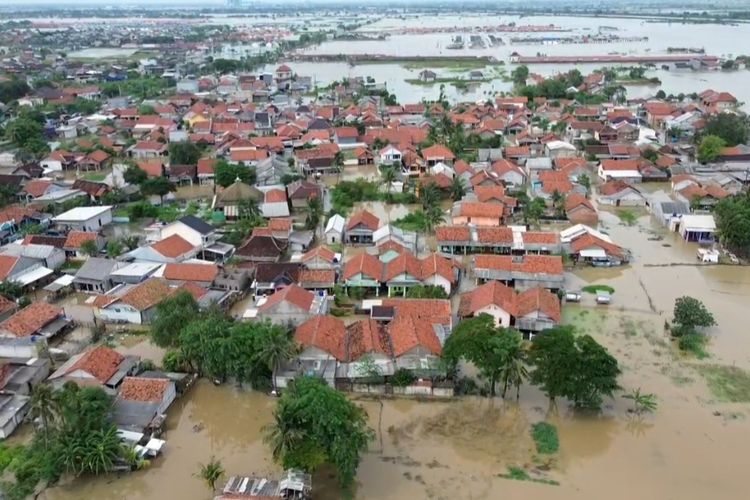 Pantauan udara suasana banjir di Desa Srimukti, Kecamatan Tambun Utara, Kabupaten Bekasi. Minggu (18/1/2026).