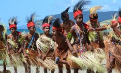 Menikmati Keindahan Kampung Laut Enggros Lewat Festival Teluk Humboldt 2019