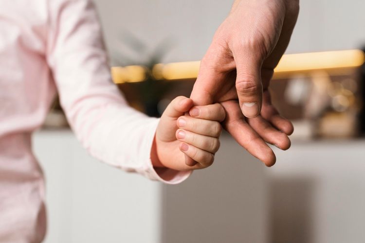 Ilustrasi anak. Para ahli menjelaskan bagaimana kedekatan yang tampak aman bisa menjadi pintu masuk manipulasi terhadap anak.