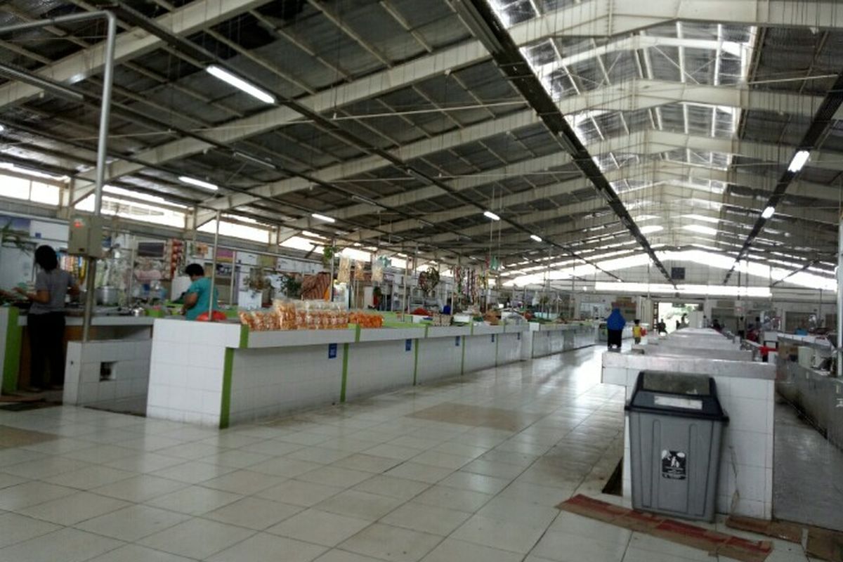 Sejumlah pedagang Pasar Kita Pamulang, Tangerang Selatan mengeluhkan tentang sepinya pembeli dalam waktu beberapa tahun terakhir. Mereka berharap adanya program pasar yang dapat meramaikan hingga mendatangkan pembeli.