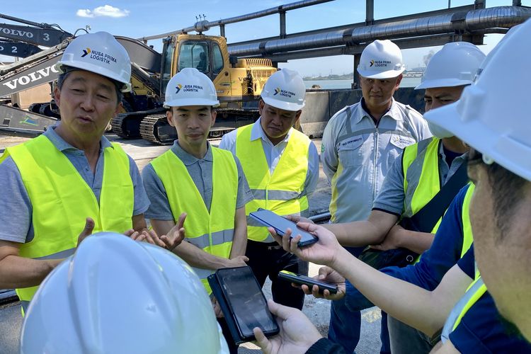 Plt. Direktur Kemitraan dan Penyelarasan Dunia Usaha dan Dunia Industri Kemendikbud, Uuf Brajawidagda (ketiga dari kiri).