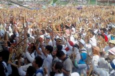 Muncul di Stadion Siliwangi, Ridwan Kamil Disoraki 