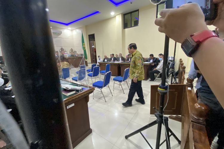 Mantan Wali Kota Bandar Lampung Herman HN menjadi saksi kasus suap Unila, Selasa (28/2/2023).