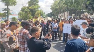 Setelah Karyawan Perusahaan Sawit Diserang, Warga Demo ke Polres Inhu Minta Aktor Intelektual Ditangkap
