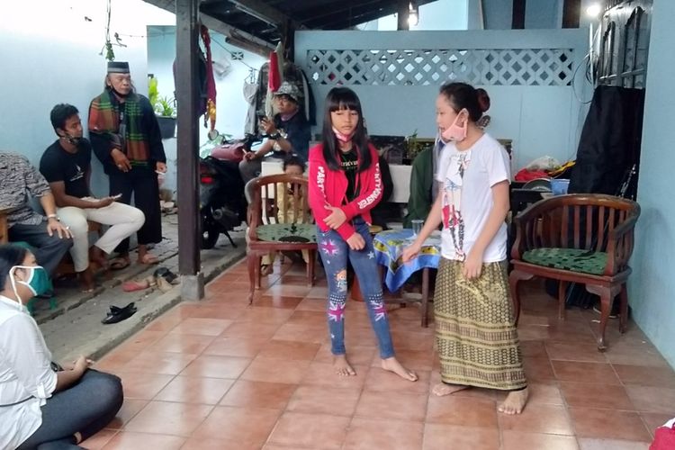 Suasana latihan Lenong di Rumah Kreatif Condet, Jakarta Timur, Kamis  (27/8/2020)