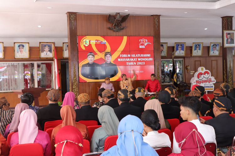 Bupati Wonogiri Joko Sutopo saat menjadi pembicara Forum Silaturahmi Masyarakat Wonogiri memperingati Hari Jadi ke-282 Kabupaten Wonogiri, Jumat (19/5/2023).
