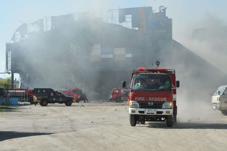 Asap Tebal Selimuti Jalur Pati-Juwana, Pabrik Pengolahan Ikan Terbakar Sabtu Pagi