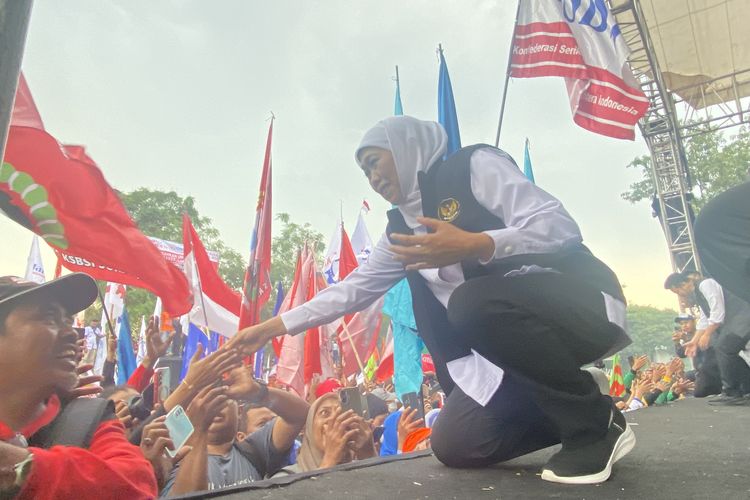 Temui Buruh, Khofifah Janji Tindaklanjuti Tuntutan soal Perda Pesangon dan Rumah Subsidi