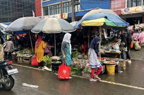 Warga Stok Bahan Pokok Menjelang Ramadhan, Pasar Anyar Bogor Dipenuhi Pembeli