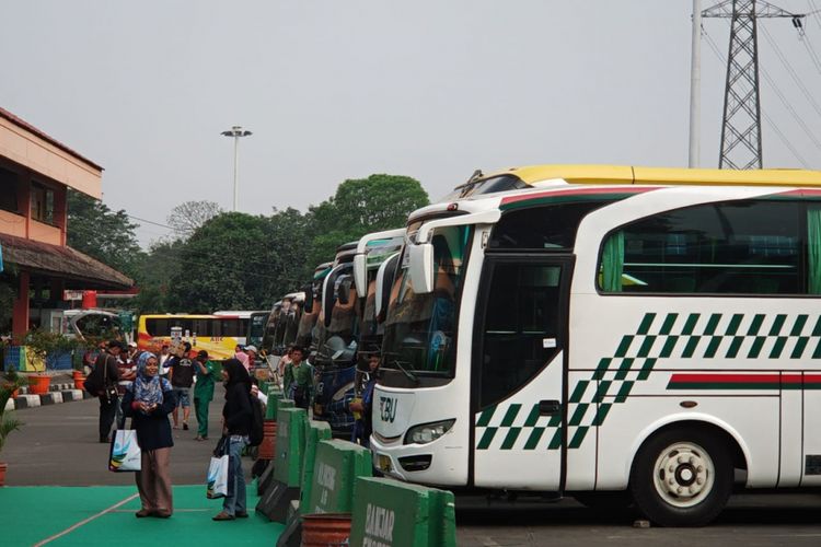 Armada Mudik Lebaran bus AKAP di Terminal Kampung Rambutan, Jakarta Timur, Selasa (5/6/2018) 