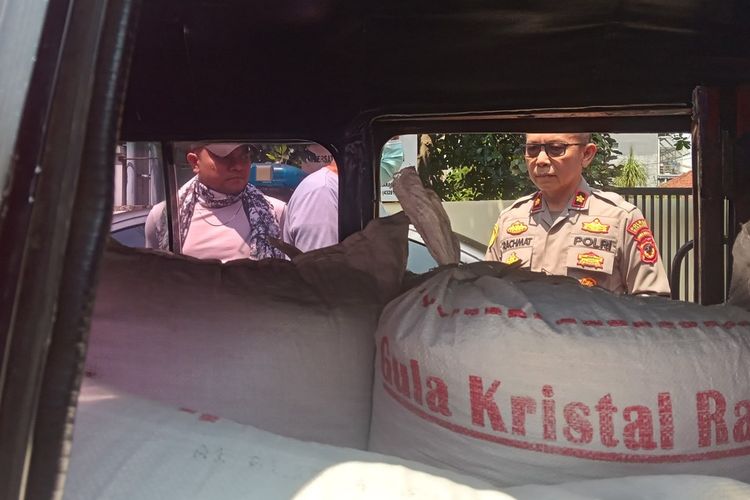 Polisi di Polsek Karangtengah Cianjur, Jawa Barat, menyita 1 ton gabah yang dikemas dalam 10 karung dari tangan komplotan maling spesialis.