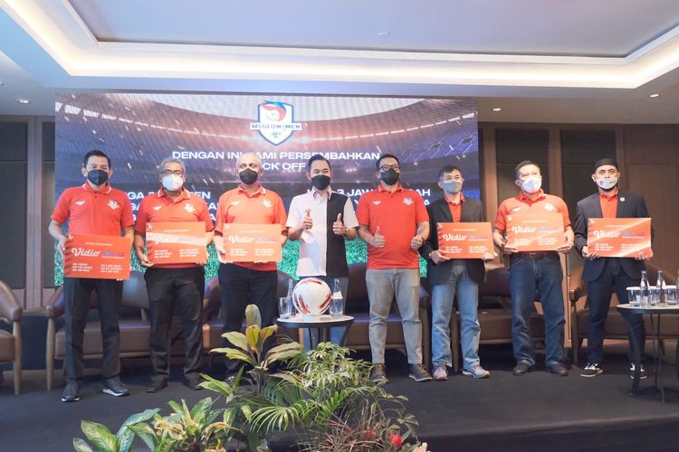 Enam Asprov PSSI se-Jawa mendapat dukungan dari MS Glow For Men sebagai sponsor utama gelaran Liga 3 yang secara resmi diluncurkan serentak di Hotel Double Tree, Surabaya, Sabtu (23/10/2021) siang.