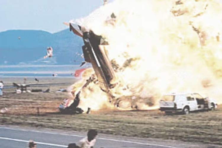 10 Tragedi Airshow Paling Mematikan di Dunia, Ada yang Jatuh di Tengah Kerumunan Penonton