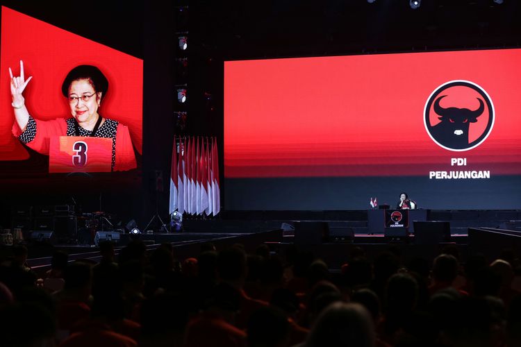 Ketua Umum Partai Demokrasi Indonesia Perjuangan (PDI P), Megawati Soekarnoputri memberikan pidato saat perayaan HUT ke-50 PDI P di JI Expo Kemayoran, Jakarta, Selasa (10/01/2023).