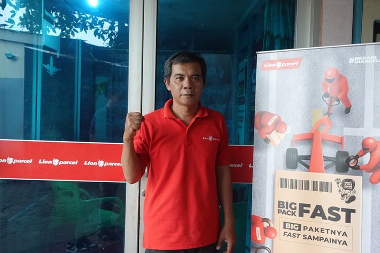 Seperti Khairunisa, Fairuzi juga sukses meraup untuk besar karena menjadi Agen Lion Parcel. 