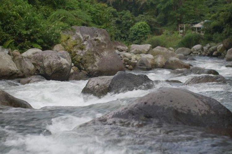 Pemandangan sungai di Dragon Plate, Langkat, Sumatera Utara. 