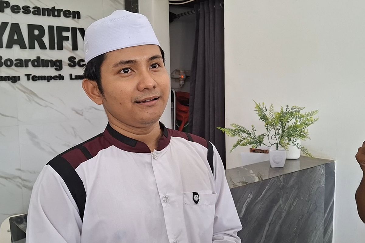 Dewan Pengasuh Ponpes Asy-Syarifiy, Ahmad  Syaifudin Amin, 