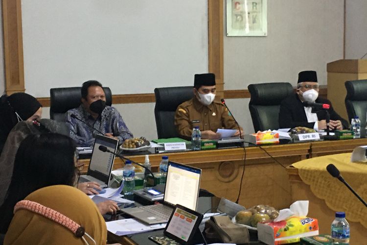 Komisi IX DPR RI melakukan kunjungan kerja ke Dinas Kesehatan Provinsi Sumut untuk menyelesaikan masalah dispute klaim layanan rumah sakit yang merawat pasien Covid-19.