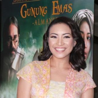 Rahayu Saraswati diabadikan usai jumpa pers film kolosal Gunung Emas Almayer yang dibintanginya, di kawasan Gunawarman, Jakarta Selatan, Rabu (29/10/2014) malam.