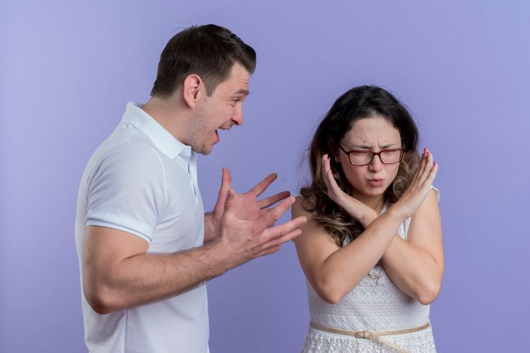 7 Alasan Harus Segera Keluar dari Toxic Relationship Menurut Ahli