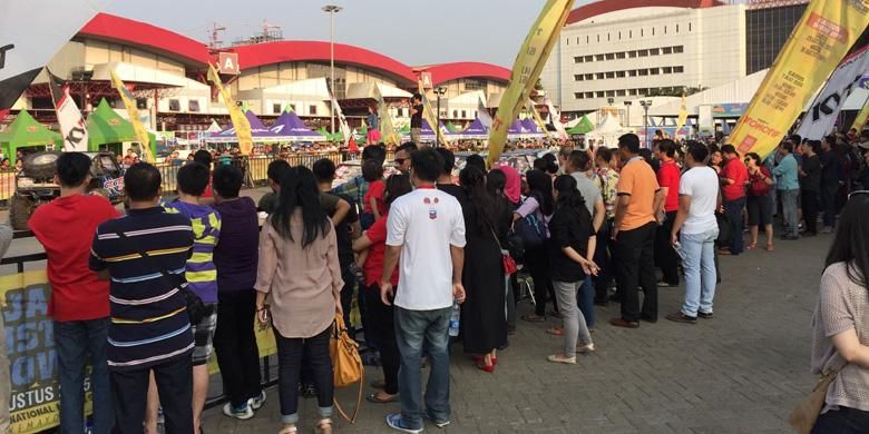 Suasana outdoor JI Expo, Kemayoran, dalam IIMS 2015, Sabtu (29/8/2015).