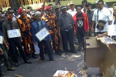 Selain Orasi, Ada Juga Aksi Teatrikal Prabowo-Hatta Sidang di MK