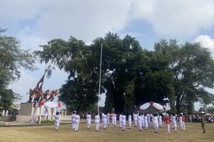 Suasana Khidmat Mendadak Tegang, Bendera Merah Putih Nyaris Menyentuh Tanah Saat Upacara HUT RI di Sukabumi