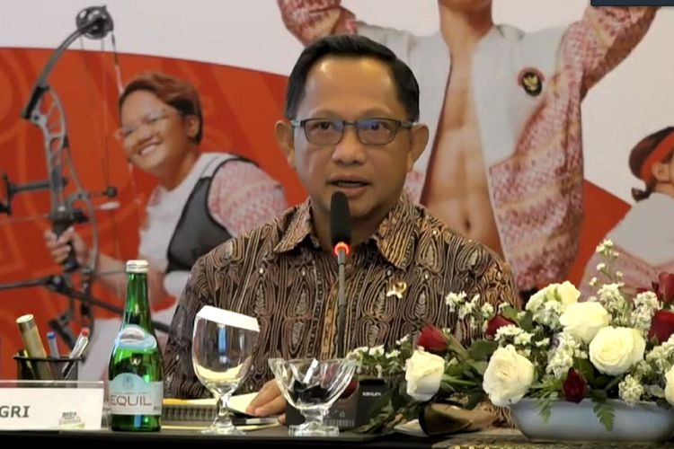 Menteri Dalam Negeri (Mendagri) Muhammad Tito Karnavian memimpin Rapat Koordinasi (Rakor) Pekan Paralimpiade Nasional (Peparnas) XVII Solo 2024. Acara ini digelar secara hybrid Ballroom The Sunan Hotel Solo, Jawa Tengah (Jateng), Senin (23/9/2024).