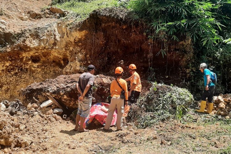 Lokasi Korban Penambang Batu belum dievakuasi di lokasi penambangan Kapanewon Ponjong, Gunungkidul, Kamis (8/4/2021)