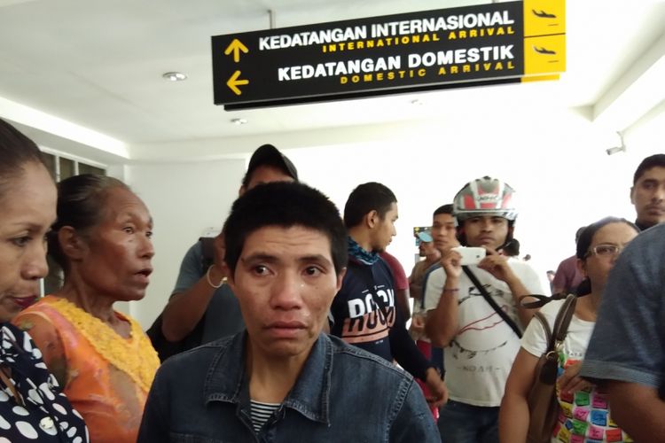 TKI Ida Nahak saat tiba di Bandara El Tari Kupang, Nusa Tenggara Timur (NTT), Jumat (2/3/2018).