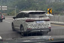 BYD M6 Baru Tertangkap Kamera di Tol Semarang-Solo, Diduga Versi Hybrid