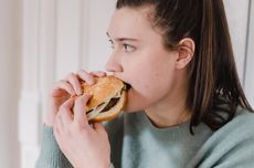 5 Kebiasaan Makan yang Picu Penyakit Asam Lambung
