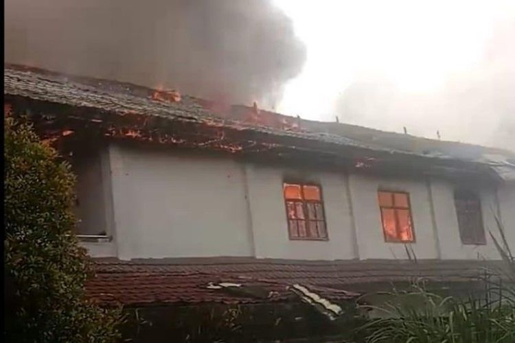 Asrama Papua yang terletak di Kelurahan Talete Dua, Kecamatan Tomohon, Kota Tomohon, Sulut, terbakar, Minggu (20/10/2019) sekitar pukul 10.00 WITA.