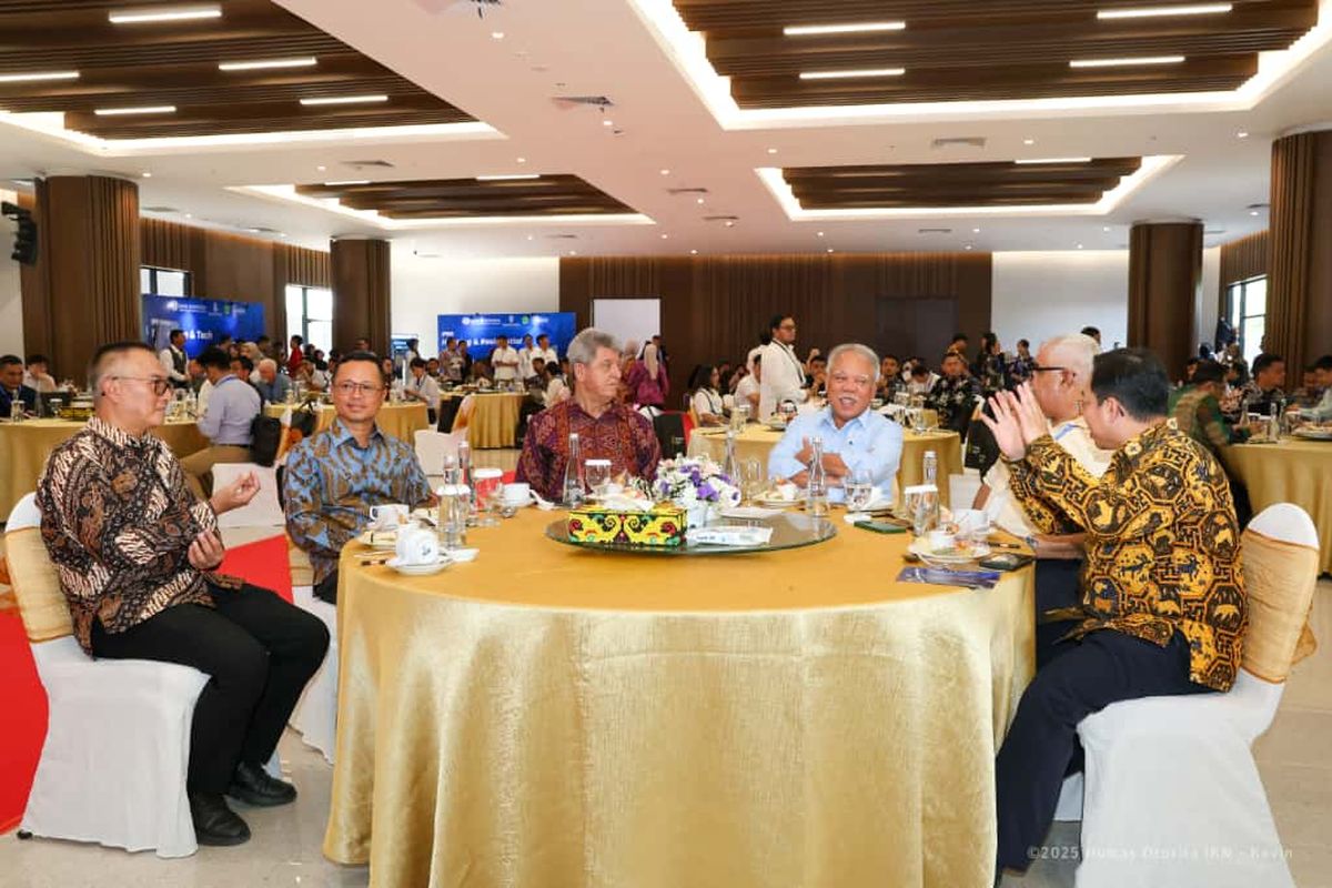 Kepala Otorita IKN Basuki Hadimuljono menyambut langsung kedatangan perwakilan kedutaan besar, pengusaha, dan investor potensial dari berbagai negara dalam gelaran Mahakam Investment Forum (MIF) 2025 di Multifunction Hall Kemenko 3, Kawasan Inti Pusat Pemerintahan (KIPP) Nusantara, Jumat (10/10/2025).